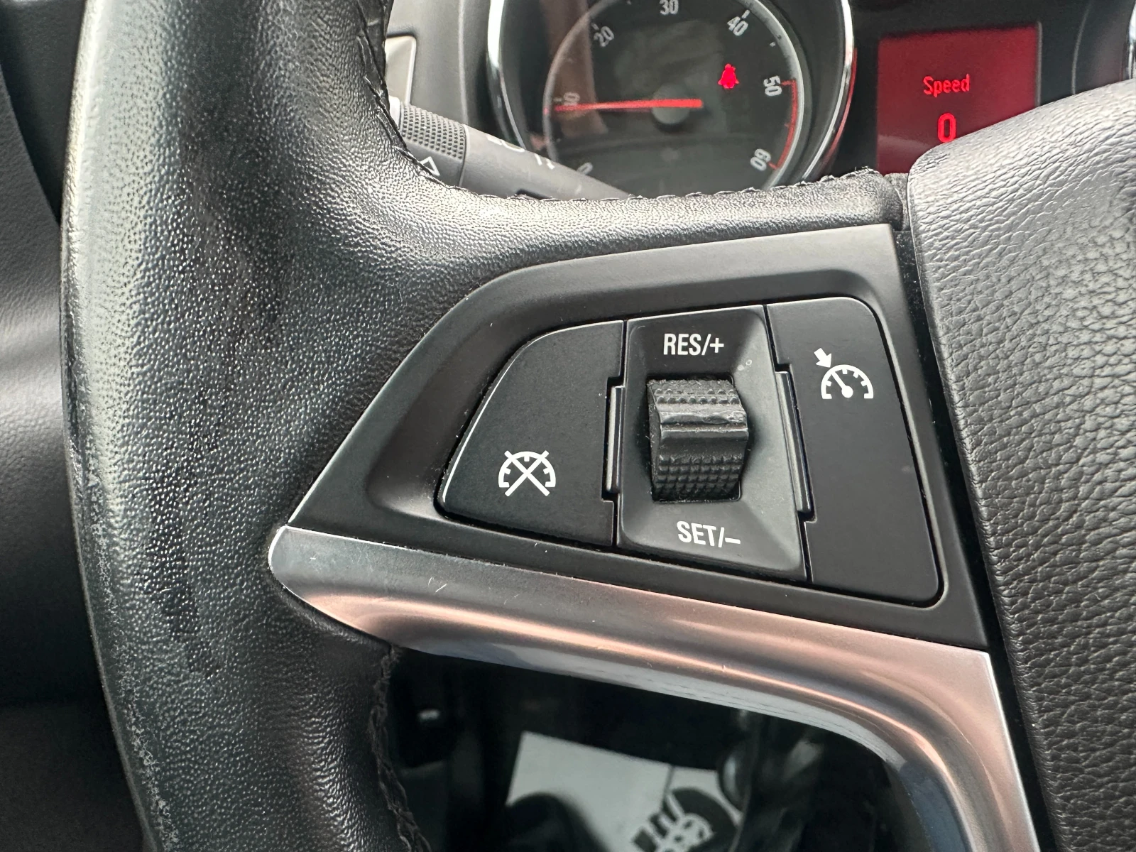 Opel Astra Sports Tourer, снимка 15 - Автомобили и джипове - 53747155