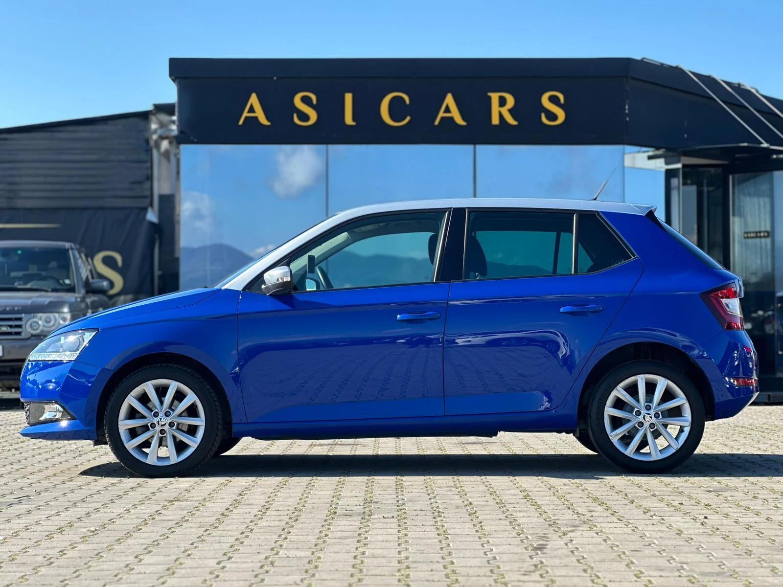 Skoda Fabia / TWIN COLORE / DISTRONIC / CAMERA / TOP /, снимка 2 - Автомобили и джипове - 54294885