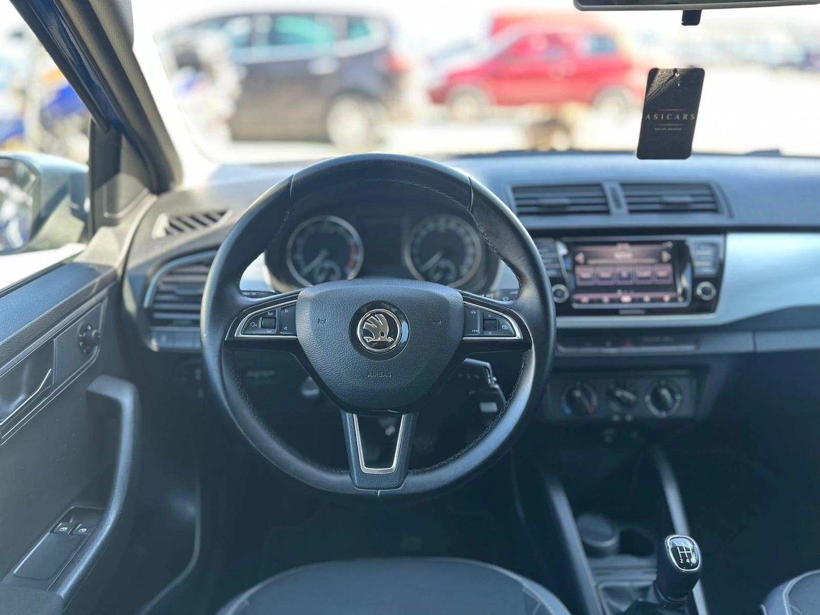 Skoda Fabia / TWIN COLORE / DISTRONIC / CAMERA / TOP /, снимка 14 - Автомобили и джипове - 54294885