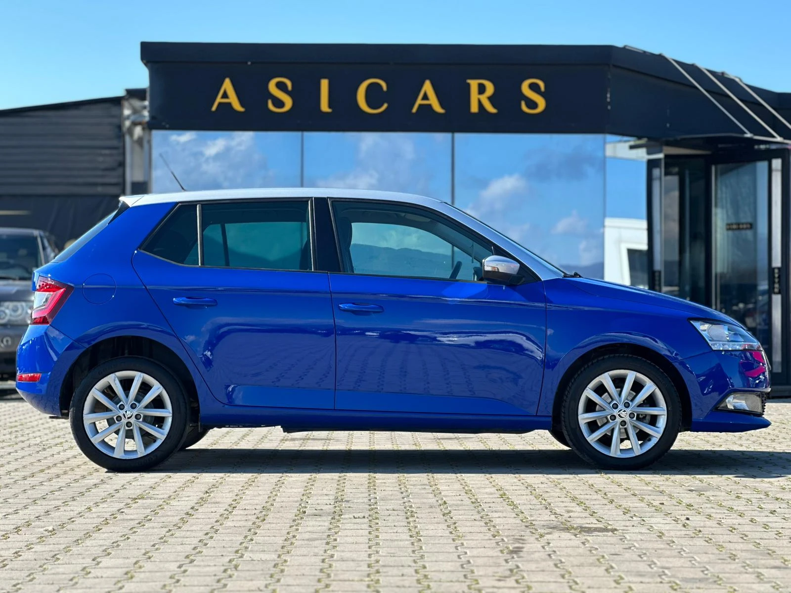 Skoda Fabia / TWIN COLORE / DISTRONIC / CAMERA / TOP /, снимка 6 - Автомобили и джипове - 54294885