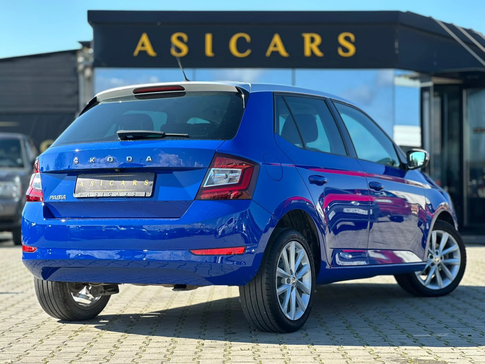 Skoda Fabia / TWIN COLORE / DISTRONIC / CAMERA / TOP /, снимка 5 - Автомобили и джипове - 54294885