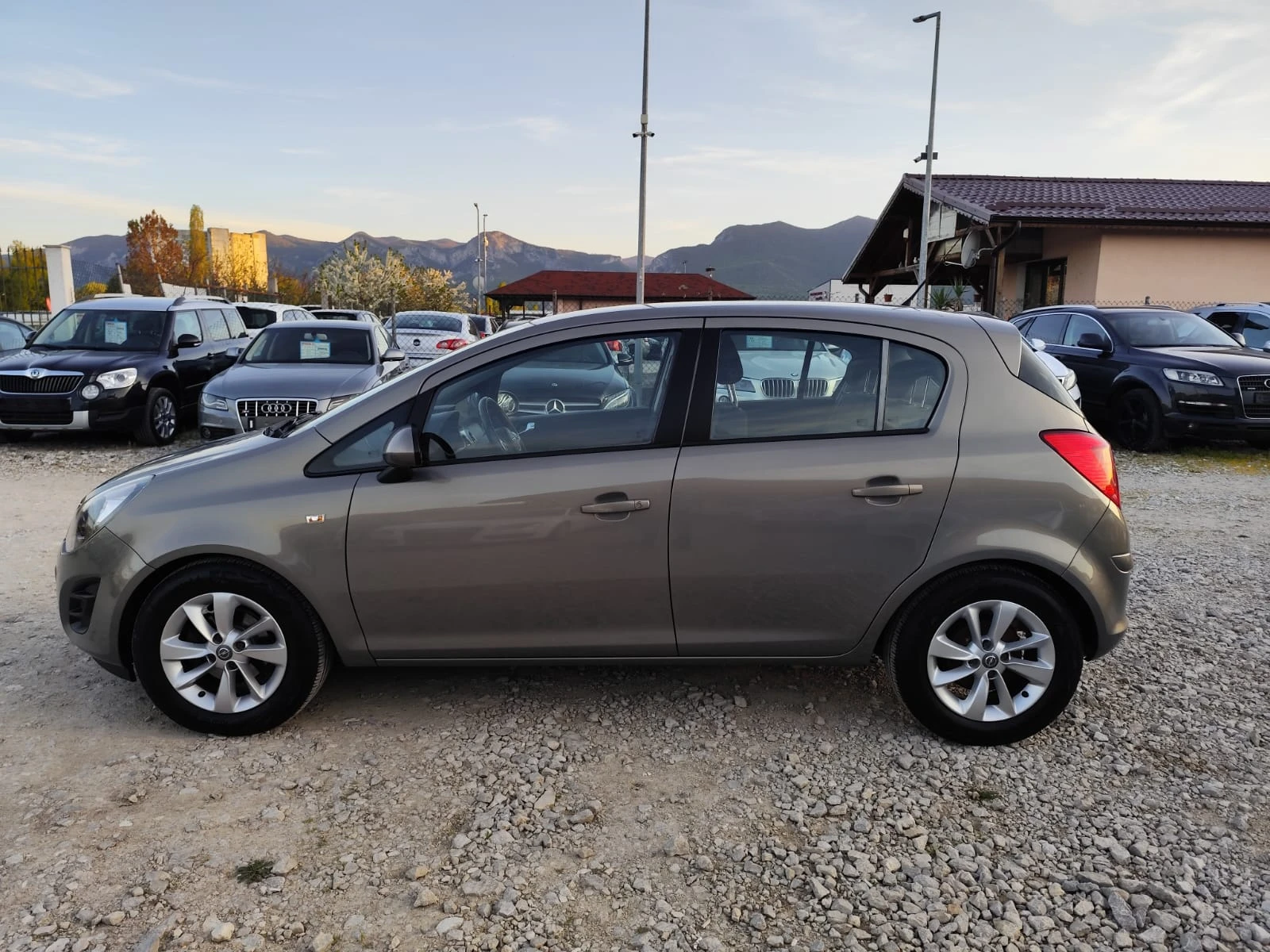 Opel Corsa 1.2 бензин, снимка 8 - Автомобили и джипове - 54413571