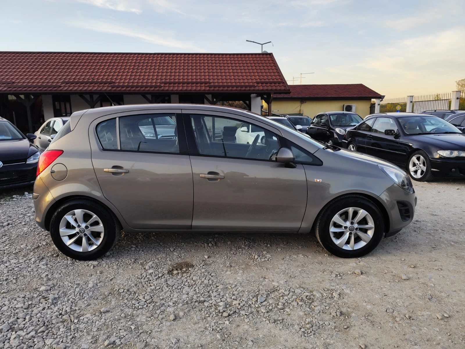 Opel Corsa 1.2 бензин, снимка 4 - Автомобили и джипове - 54413571