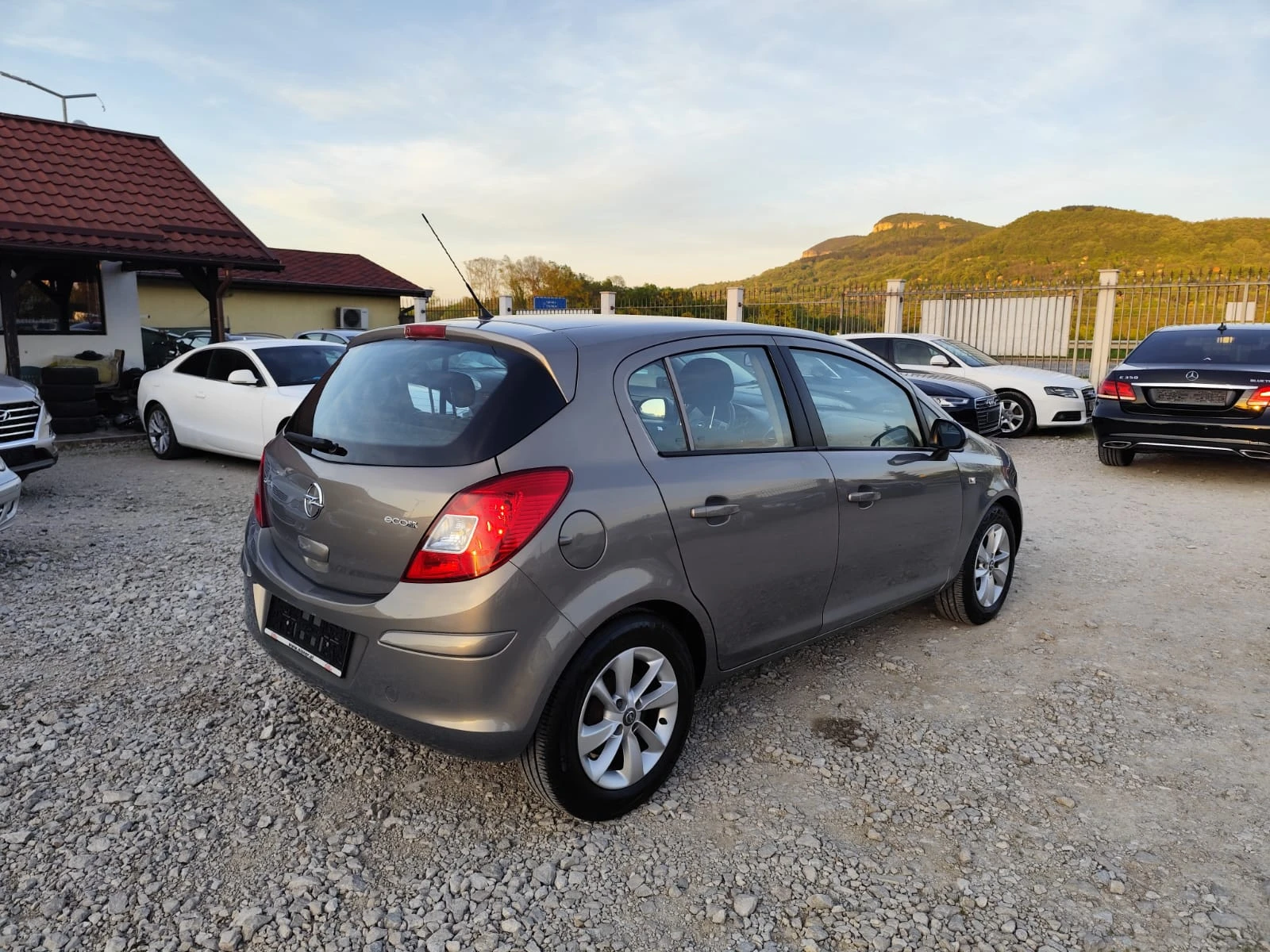 Opel Corsa 1.2 бензин, снимка 5 - Автомобили и джипове - 54413571