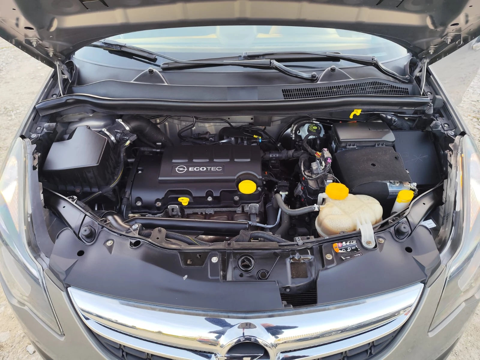 Opel Corsa 1.2 бензин, снимка 14 - Автомобили и джипове - 54413571