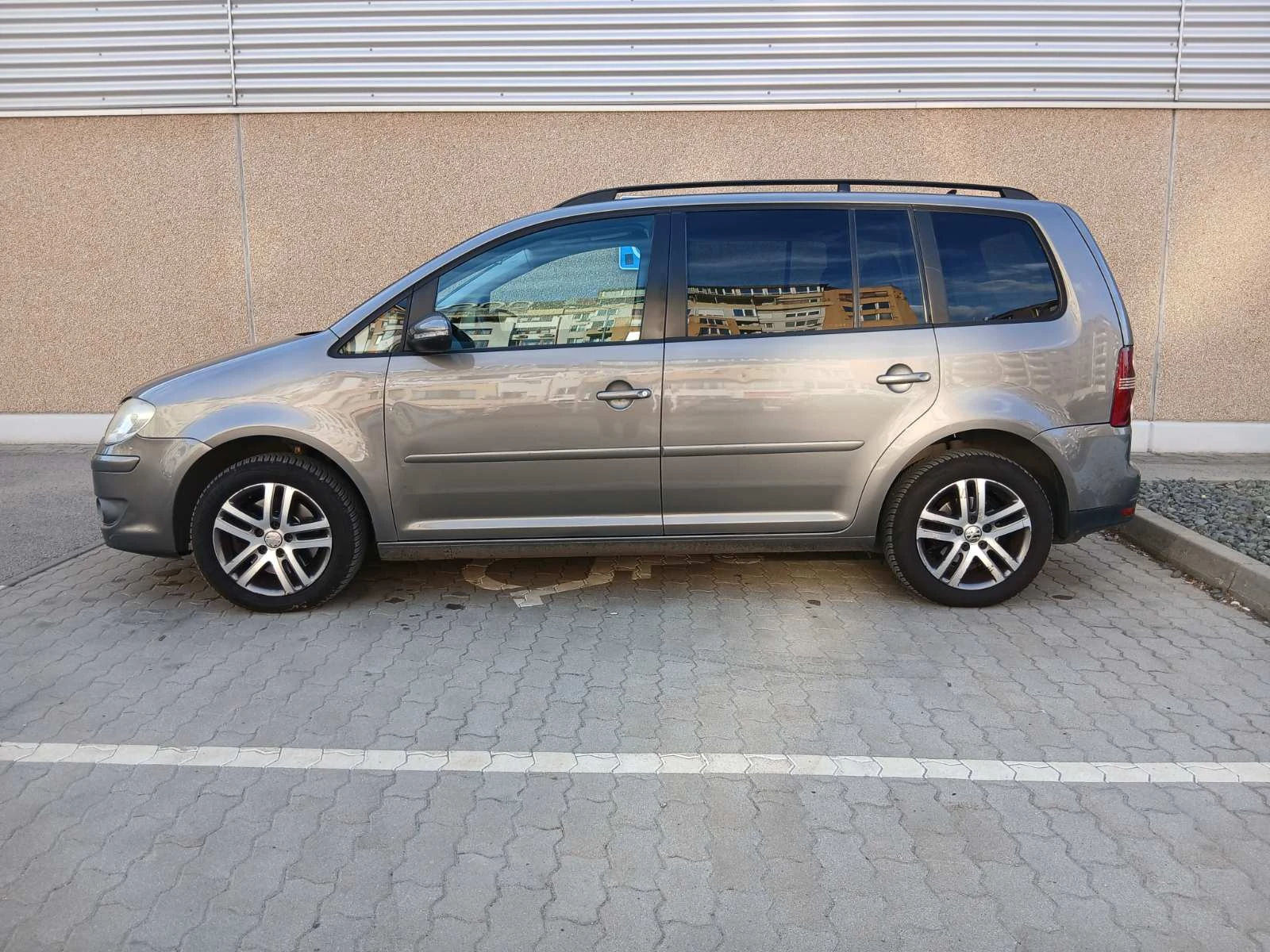 VW Touran, снимка 2 - Автомобили и джипове - 54416625