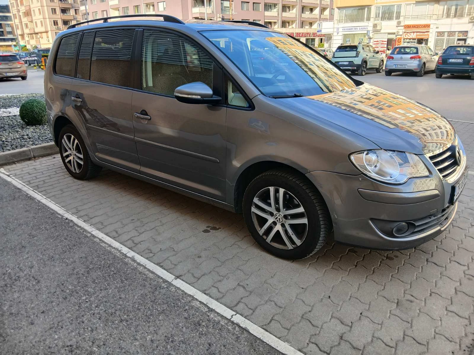 VW Touran, снимка 6 - Автомобили и джипове - 54416625