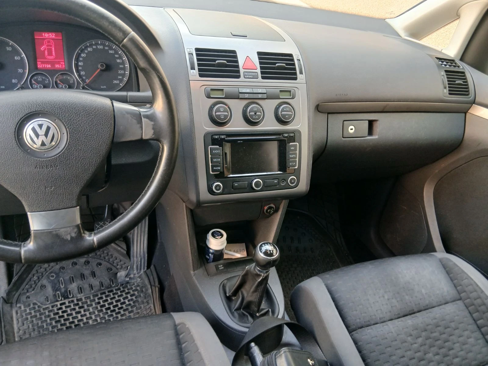 VW Touran, снимка 7 - Автомобили и джипове - 54416625