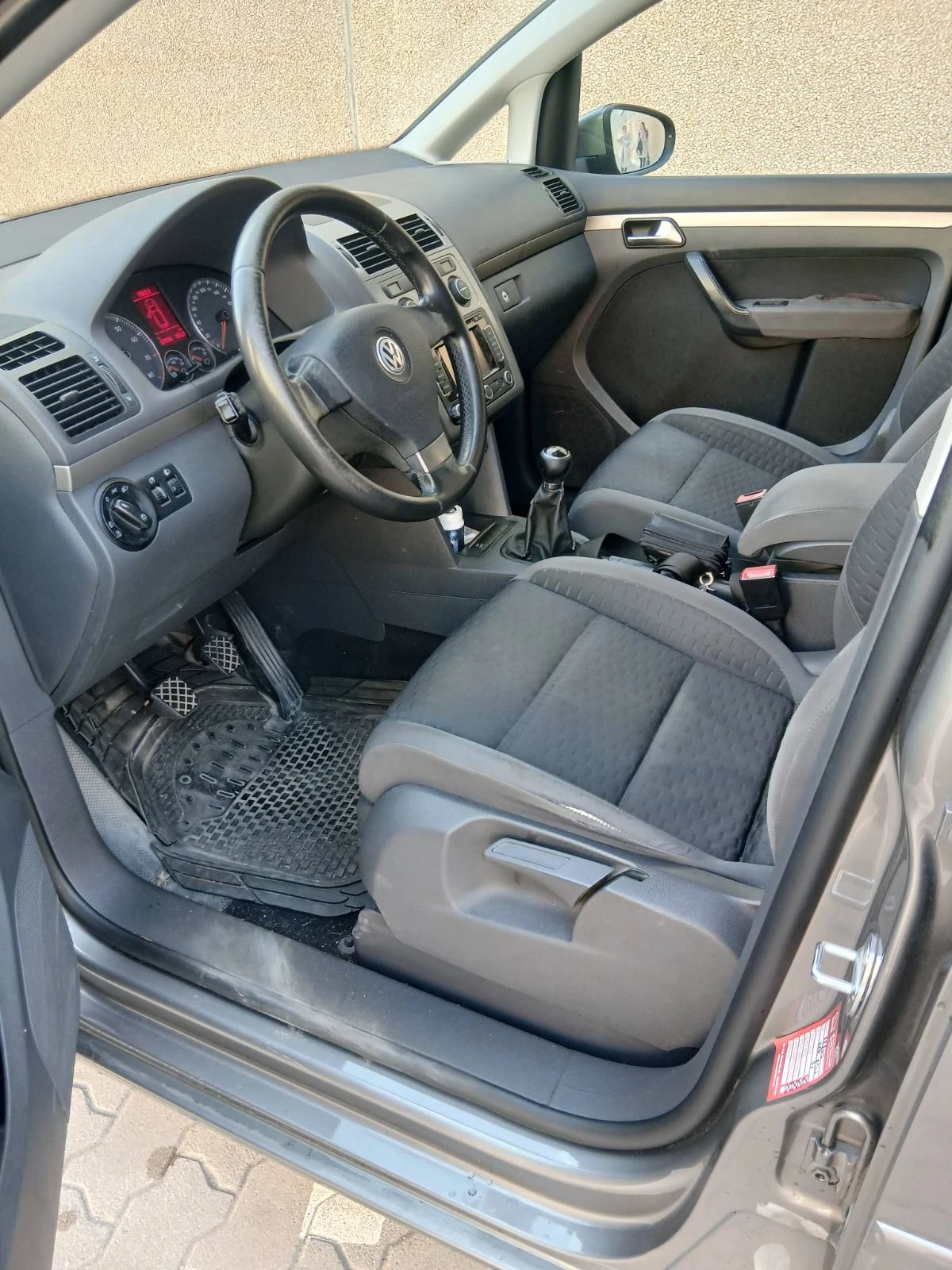 VW Touran, снимка 9 - Автомобили и джипове - 54416625