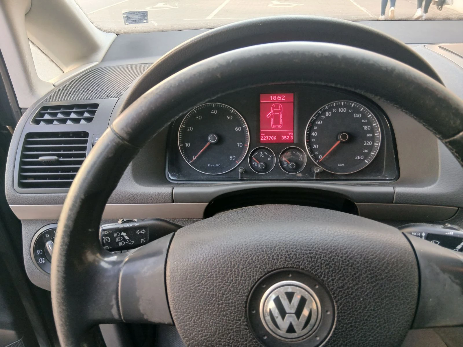 VW Touran, снимка 8 - Автомобили и джипове - 54416625