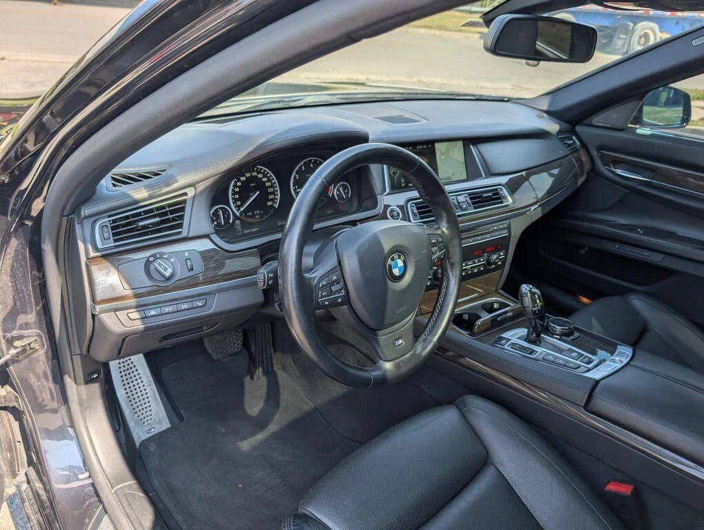 BMW 750 xDrive * АвтоКредит * (ЦЕНА ДО БГ), снимка 7 - Автомобили и джипове - 55591549