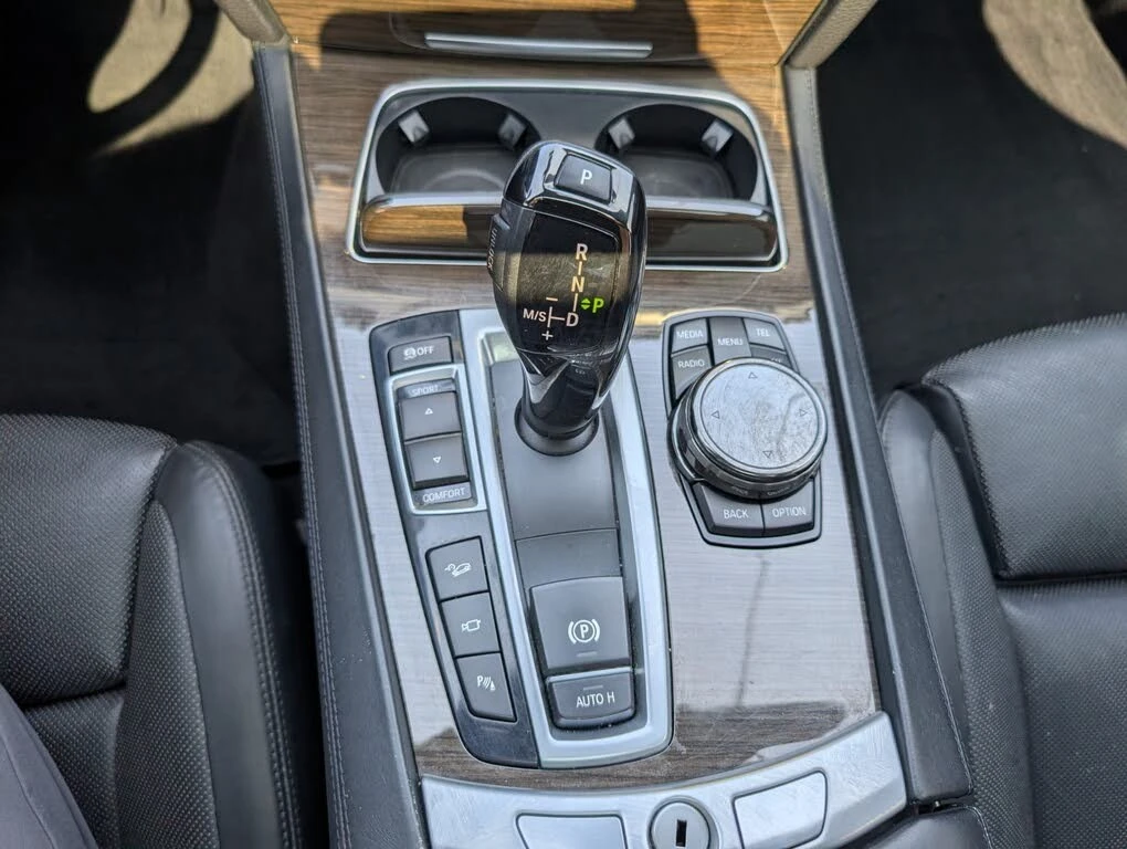 BMW 750 xDrive * АвтоКредит * (ЦЕНА ДО БГ), снимка 9 - Автомобили и джипове - 55591549