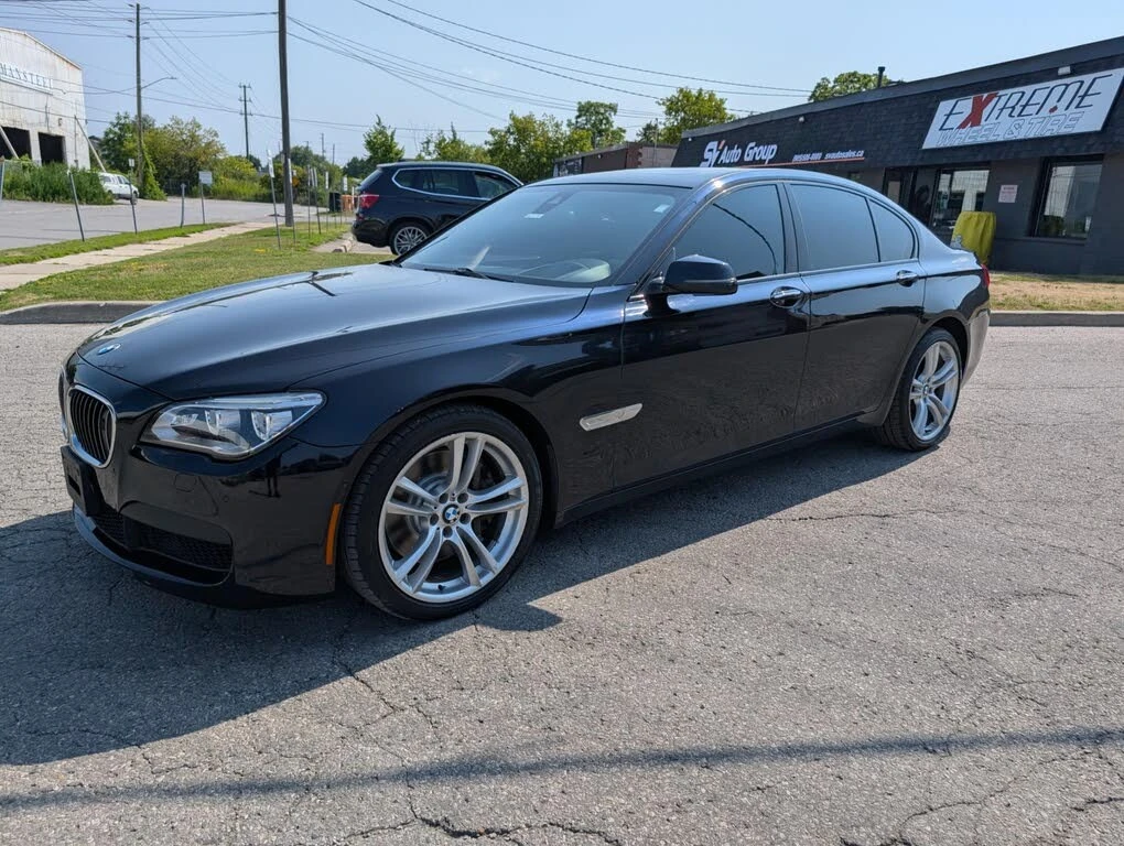 BMW 750 xDrive * АвтоКредит * (ЦЕНА ДО БГ)