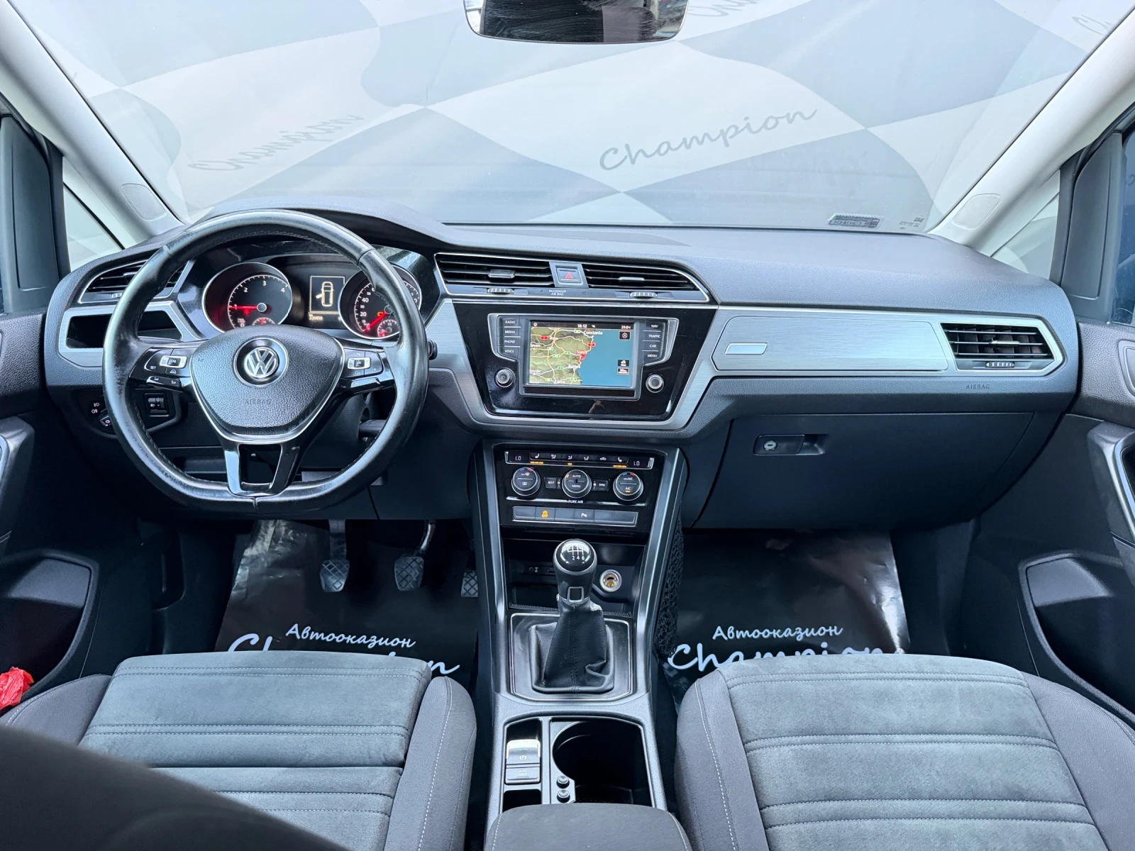 VW Touran  Бартер лизинг, снимка 13 - Автомобили и джипове - 55608791