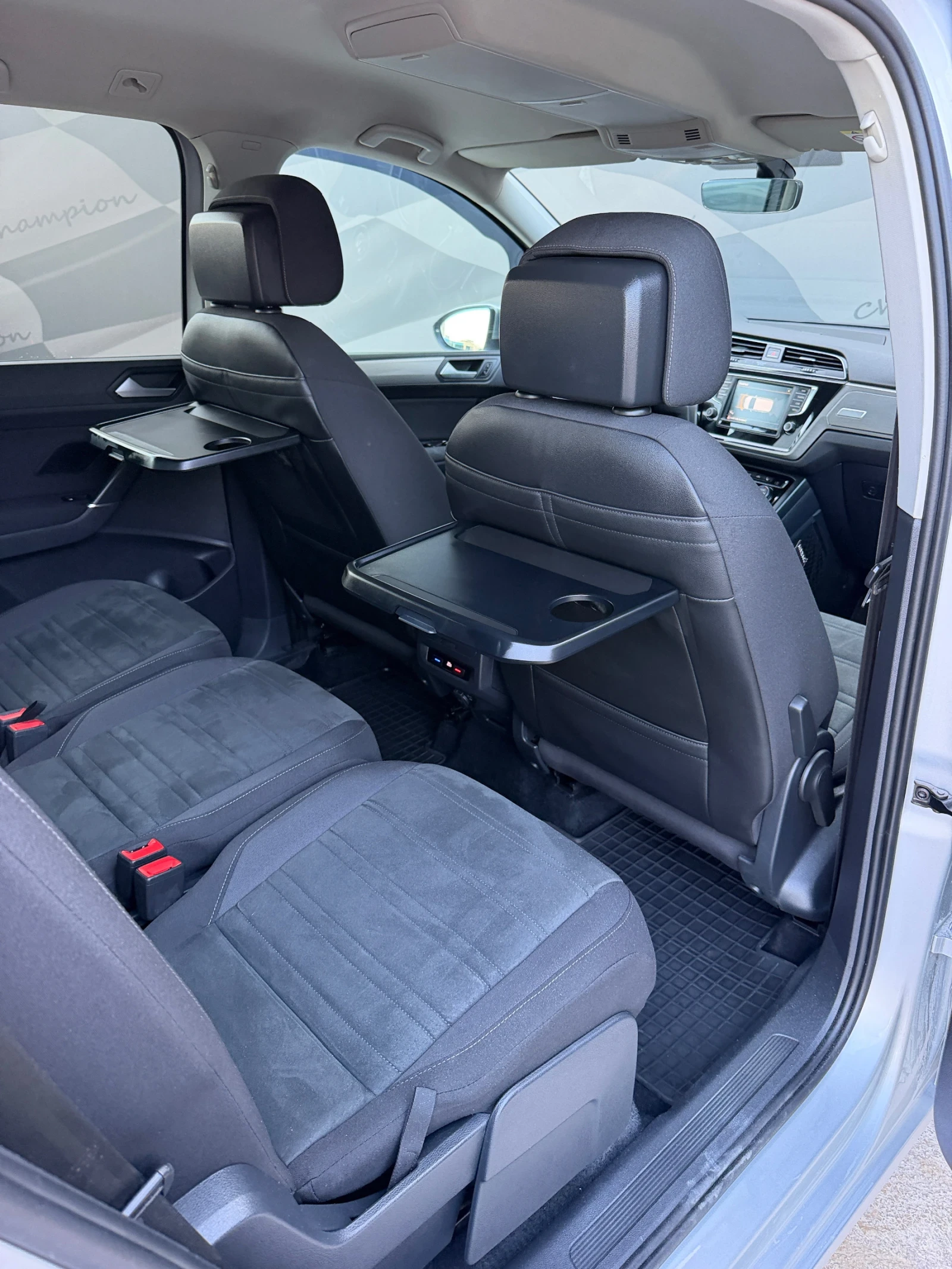 VW Touran  Бартер лизинг, снимка 14 - Автомобили и джипове - 55608791