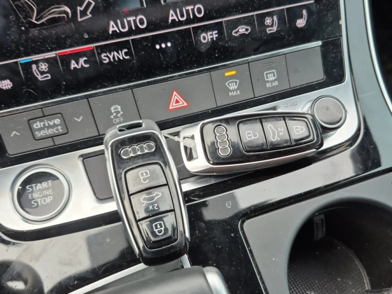 Audi Q8 55tfsi * S-Line * Matrix * Без инциденти * CARFAX, снимка 11 - Автомобили и джипове - 53378866