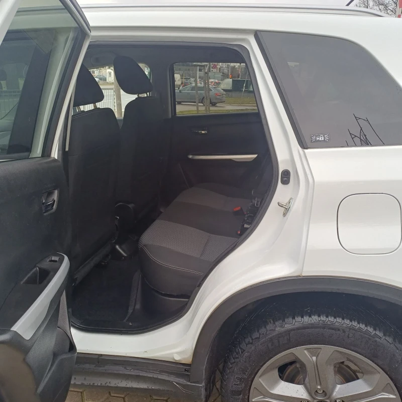 Suzuki Vitara 1.6i/EURO.6B/NAVI, снимка 9 - Автомобили и джипове - 53495575