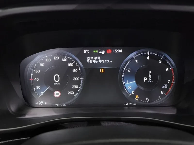 Volvo XC40 T4 MOMENTUM, снимка 8 - Автомобили и джипове - 55562264