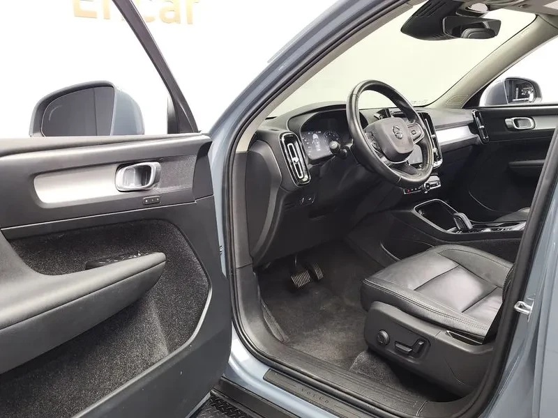 Volvo XC40 T4 MOMENTUM, снимка 10 - Автомобили и джипове - 55562264