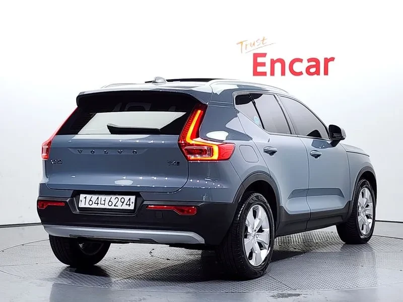 Volvo XC40 T4 MOMENTUM, снимка 2 - Автомобили и джипове - 55562264