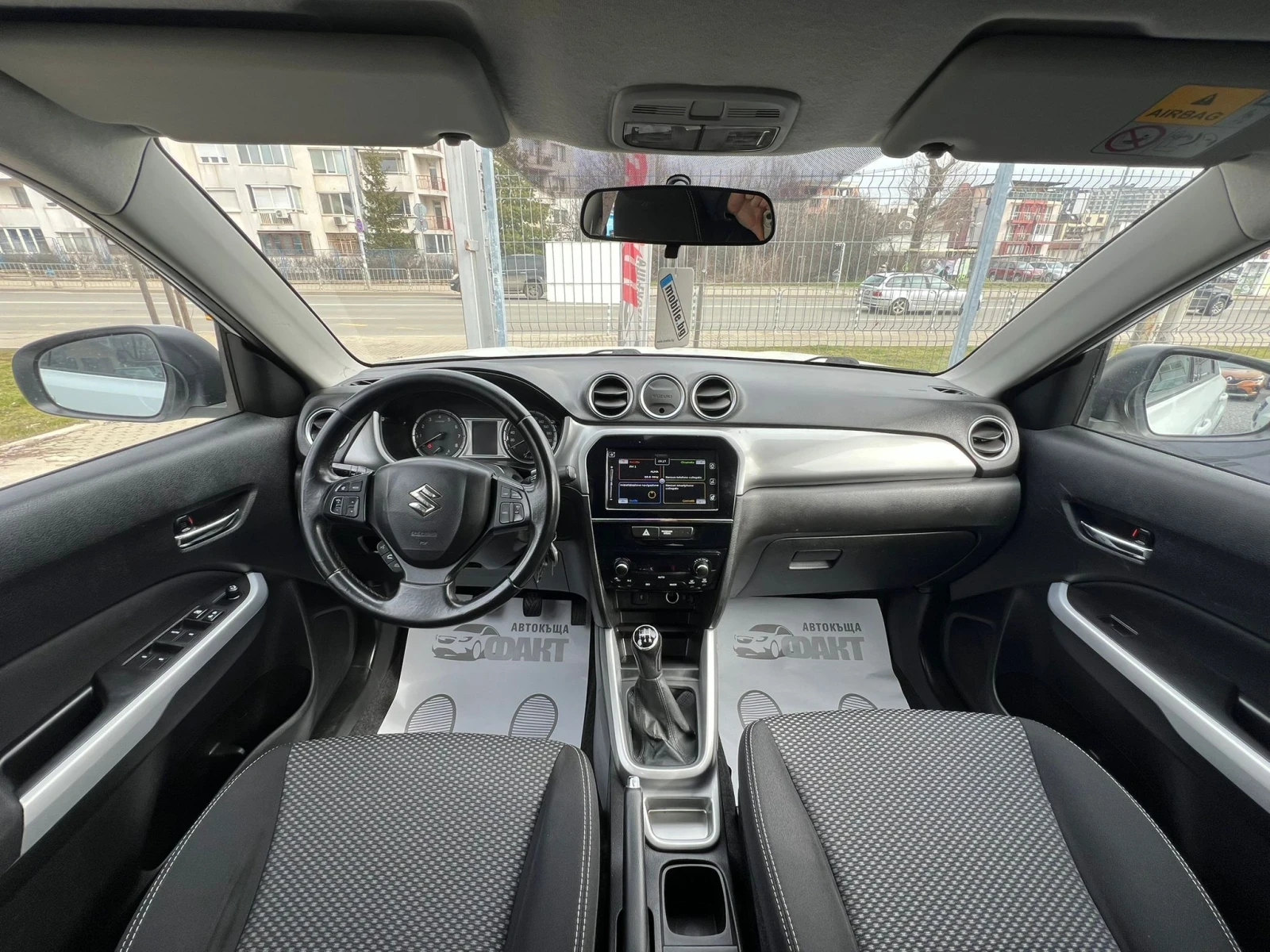 Suzuki Vitara 1.6i/EURO.6B/NAVI, снимка 9 - Автомобили и джипове - 53495575