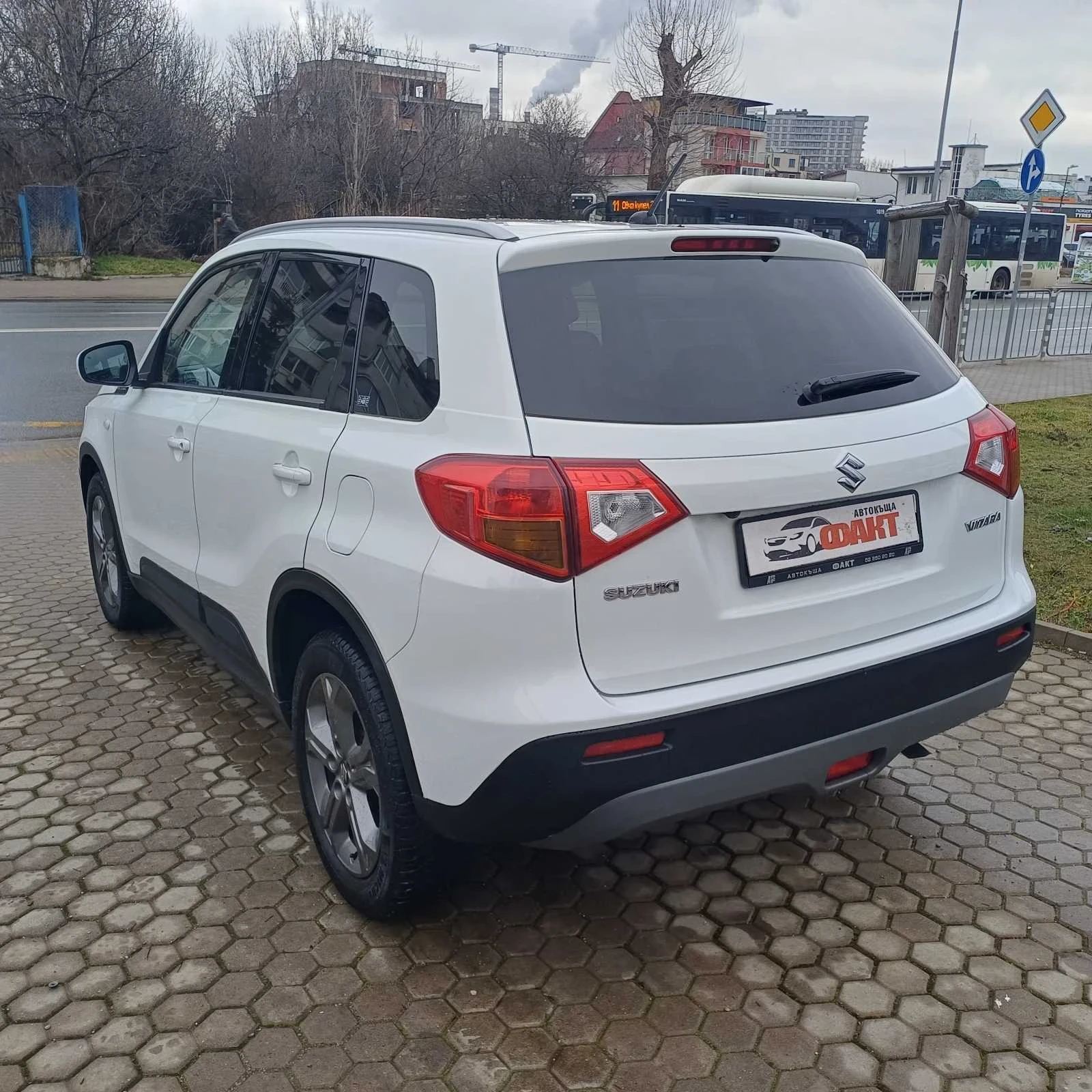 Suzuki Vitara 1.6i/EURO.6B/NAVI - изображение 6