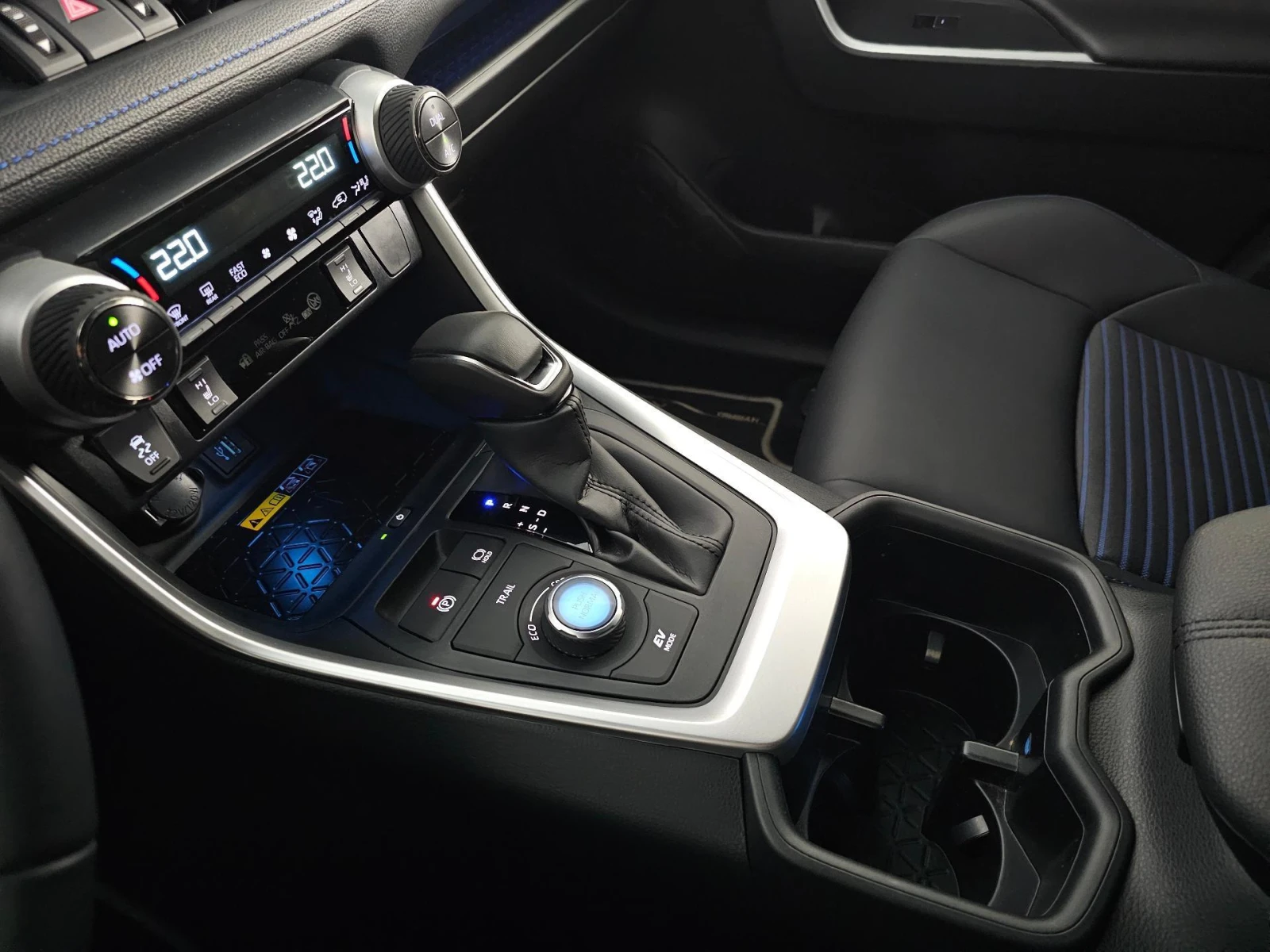 Toyota Rav4 2.5HEV 222k 4X4 SELECTION, снимка 11 - Автомобили и джипове - 54296482