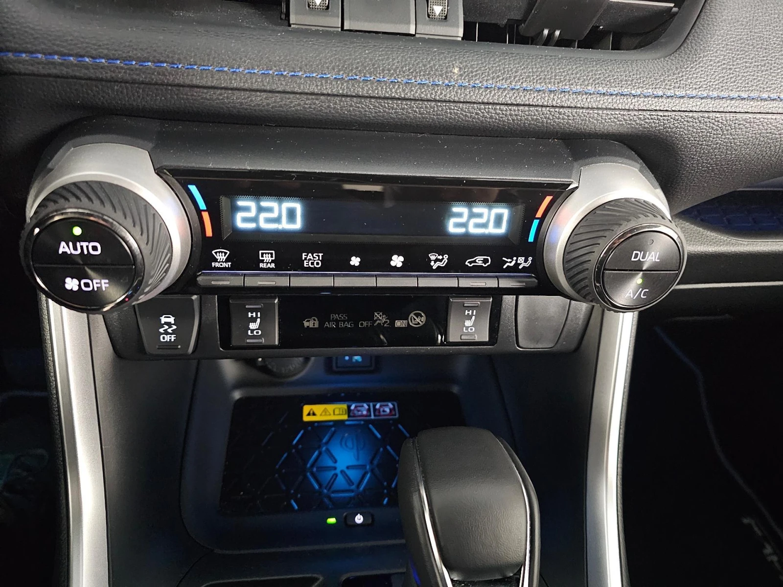 Toyota Rav4 2.5HEV 222k 4X4 SELECTION, снимка 12 - Автомобили и джипове - 54296482