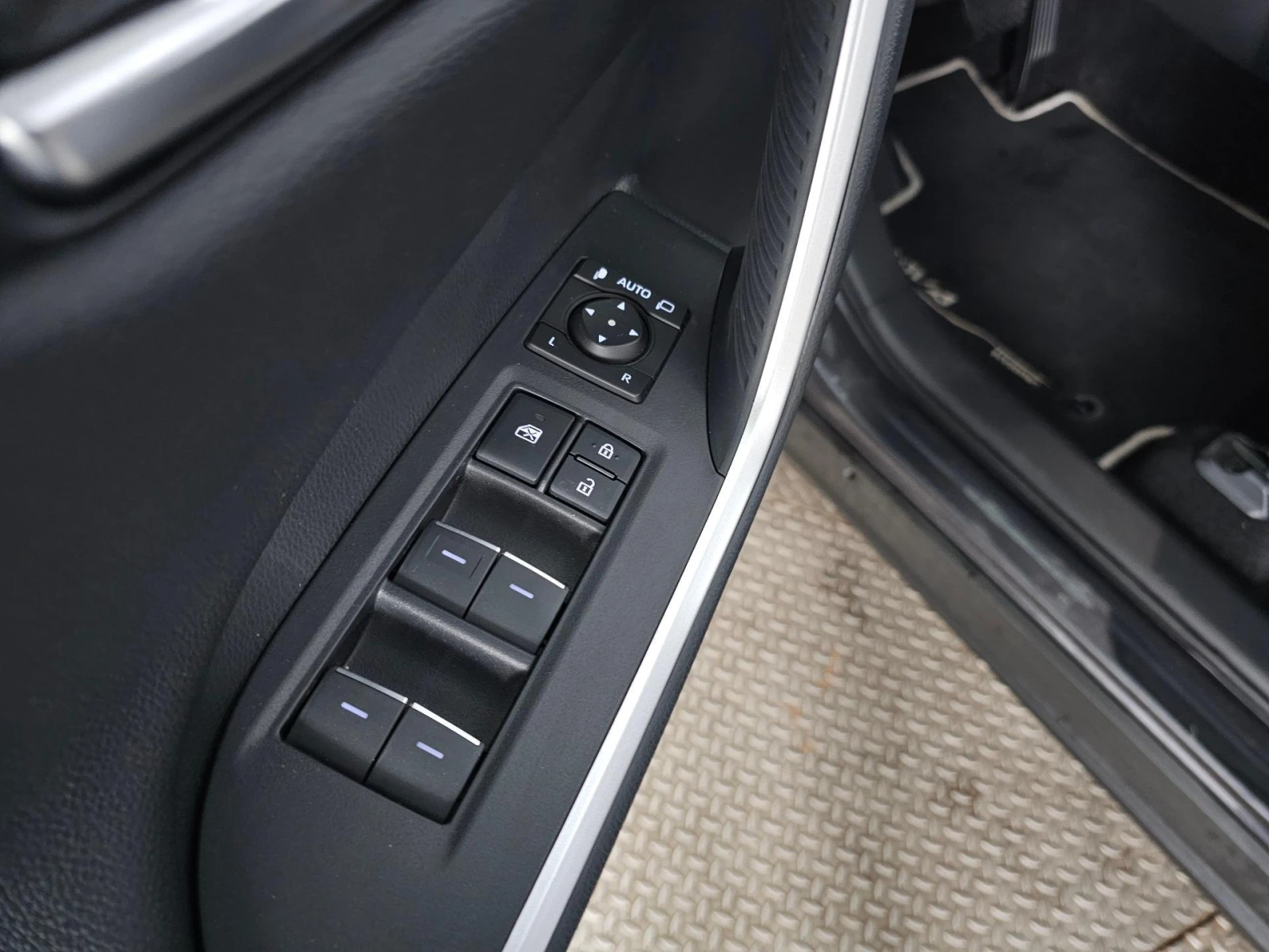 Toyota Rav4 2.5HEV 222k 4X4 SELECTION, снимка 9 - Автомобили и джипове - 54296482