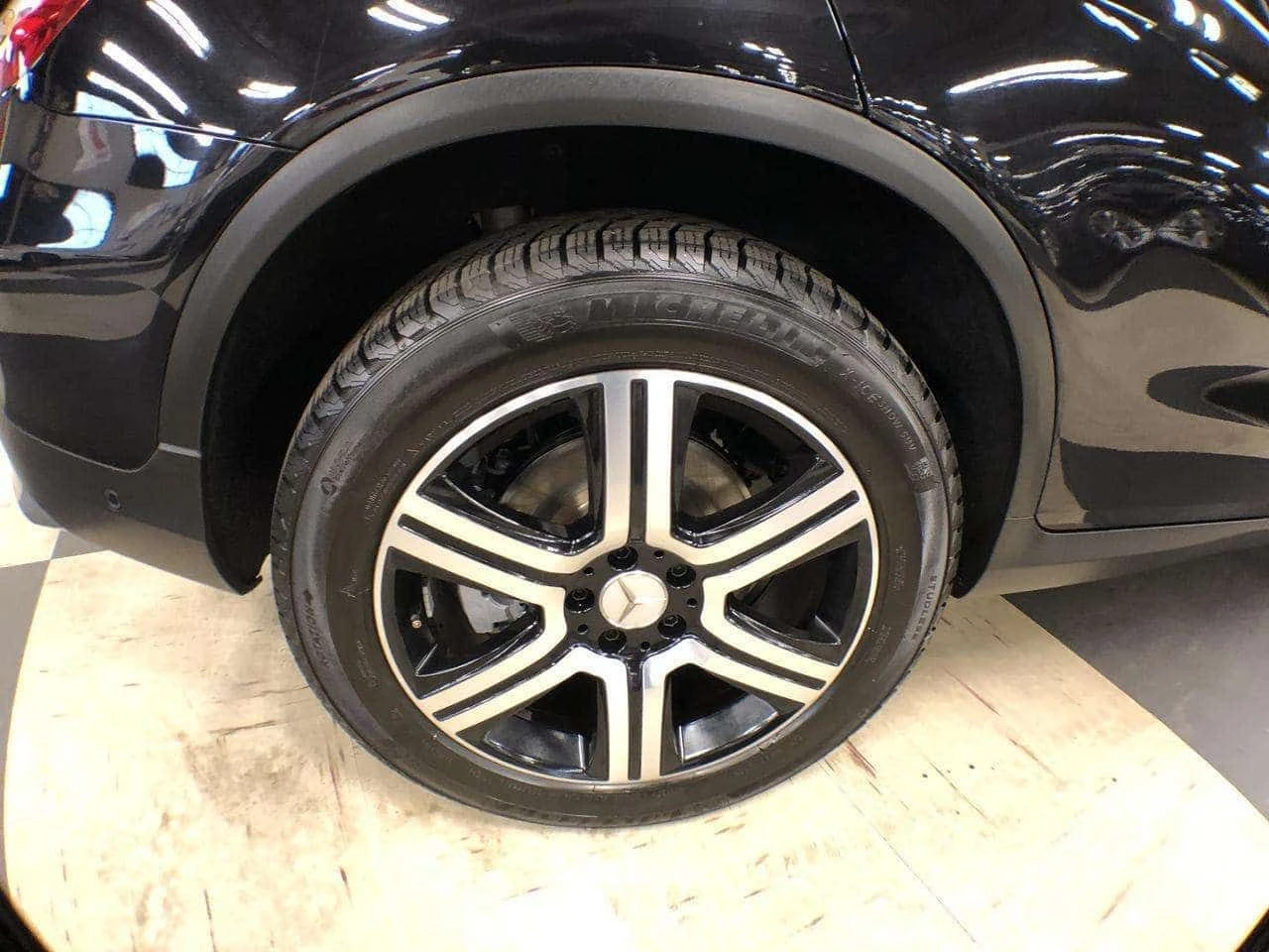 Mercedes-Benz GLC 300 4MATIC LEATHER PANO/ROOF NAVI B/SPOT CAMERA, снимка 9 - Автомобили и джипове - 54345037