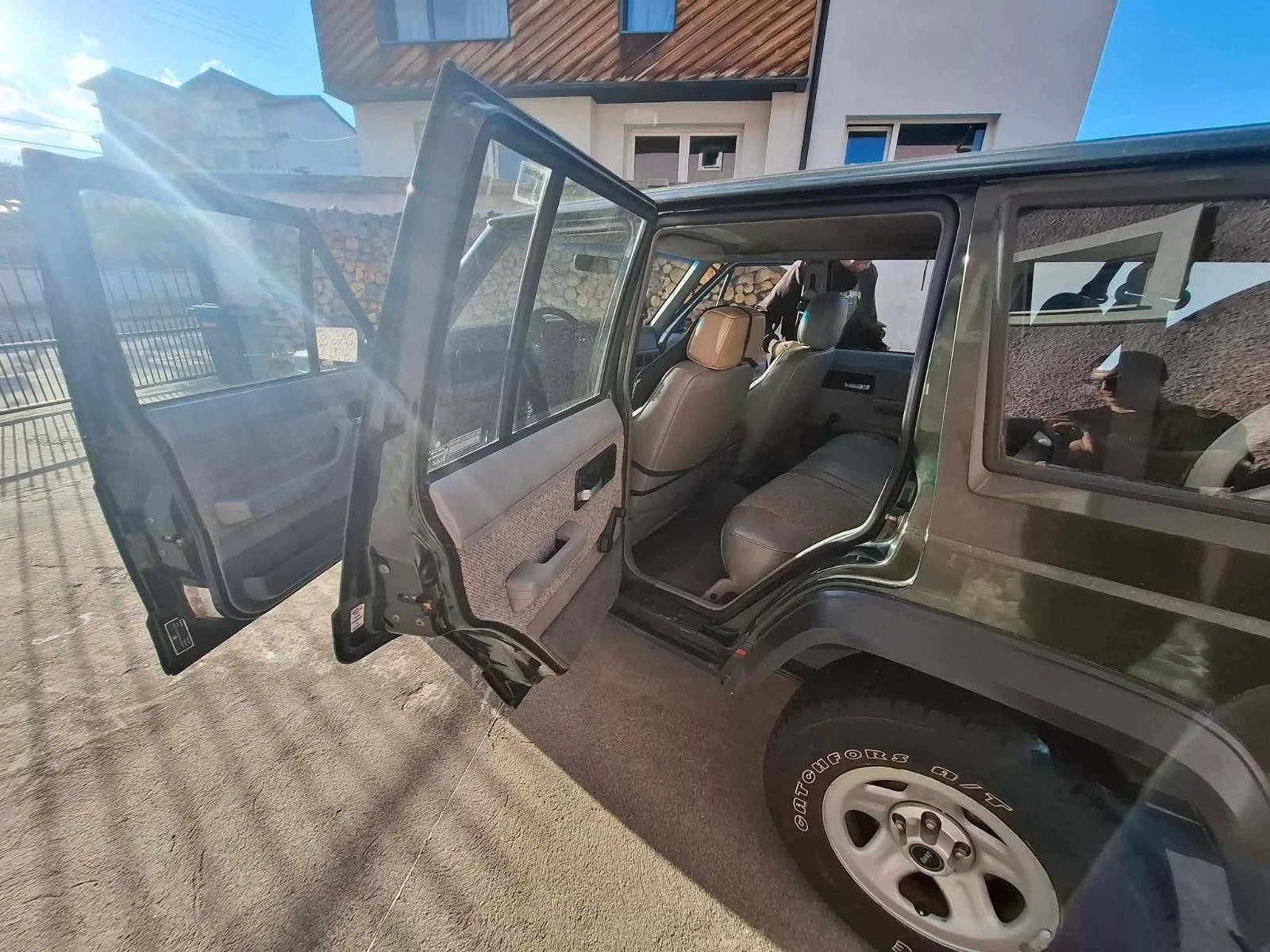 Jeep Cherokee, снимка 3 - Автомобили и джипове - 54713094