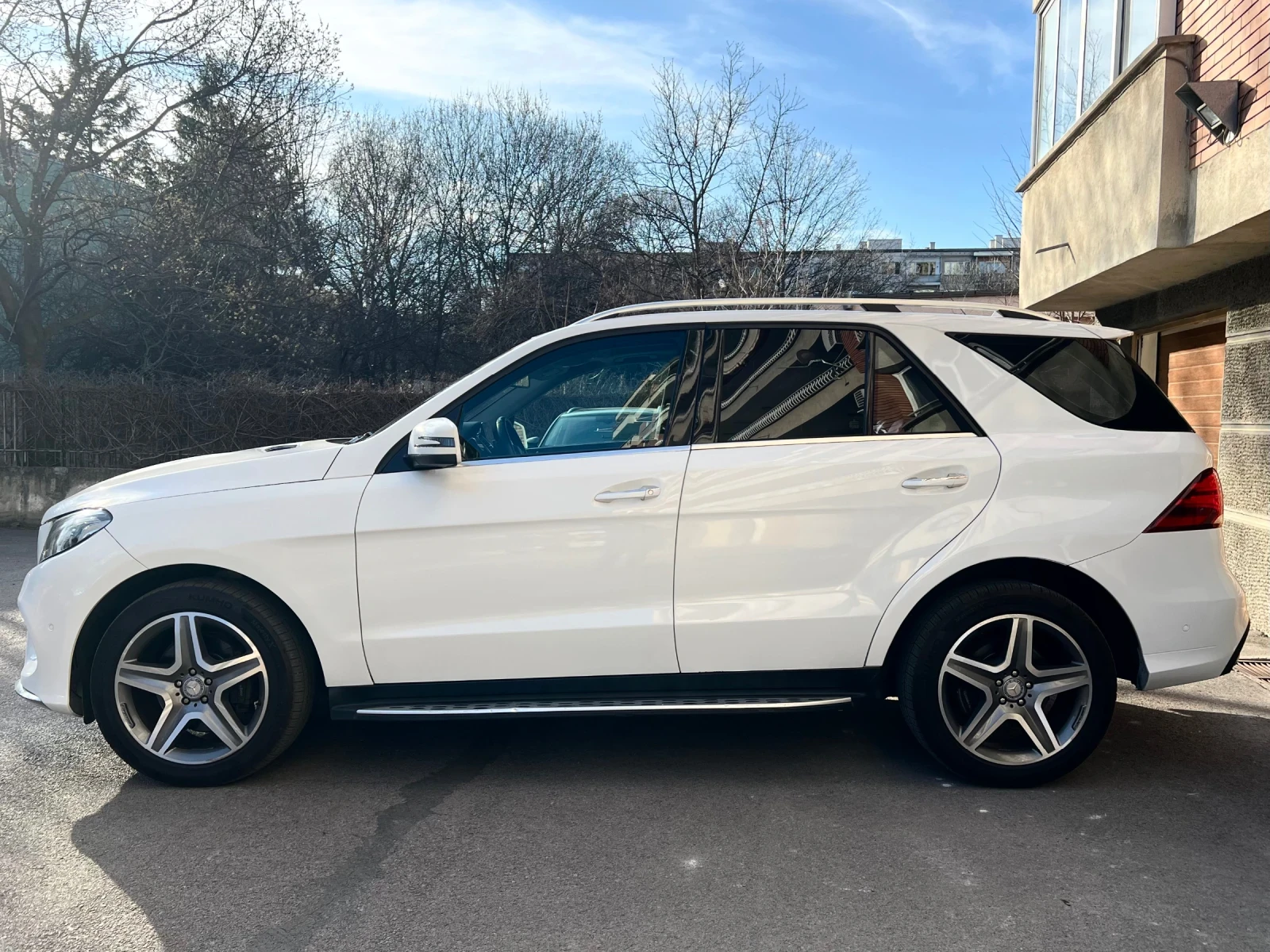 Mercedes-Benz GLE 350 AMG - 4matic - ОБДУХВАНЕ - PANO - 9G - Обслужена , снимка 6 - Автомобили и джипове - 54783252
