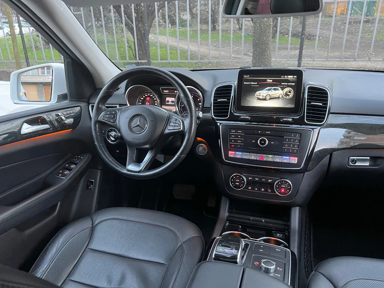 Mercedes-Benz GLE 350 AMG - 4matic - ОБДУХВАНЕ - PANO - 9G - Обслужена , снимка 7 - Автомобили и джипове - 54783252