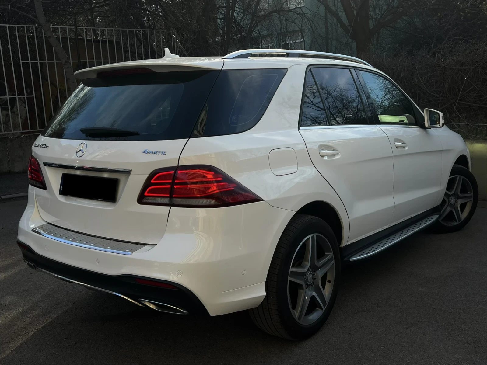 Mercedes-Benz GLE 350 AMG - 4matic - ОБДУХВАНЕ - PANO - 9G - Обслужена , снимка 4 - Автомобили и джипове - 54783252