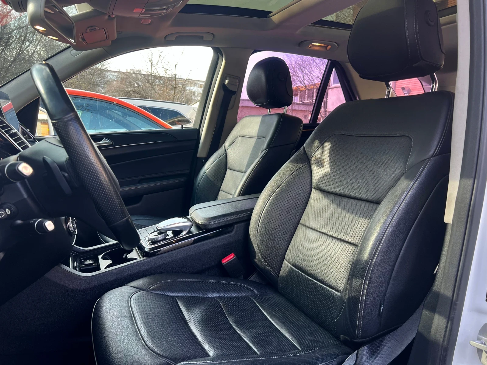 Mercedes-Benz GLE 350 AMG - 4matic - ОБДУХВАНЕ - PANO - 9G - Обслужена , снимка 11 - Автомобили и джипове - 54783252
