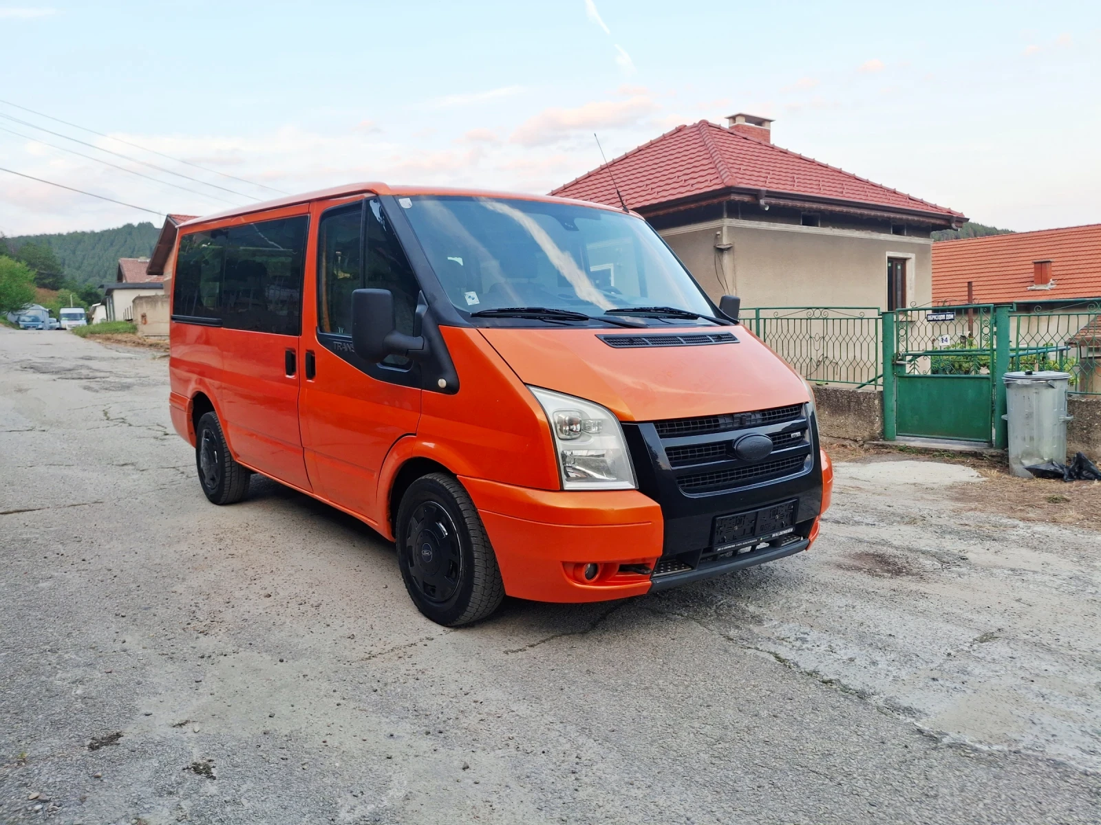 Ford Transit 2.2tdci.8+ 1места.климатик, снимка 4 - Бусове и автобуси - 55710837