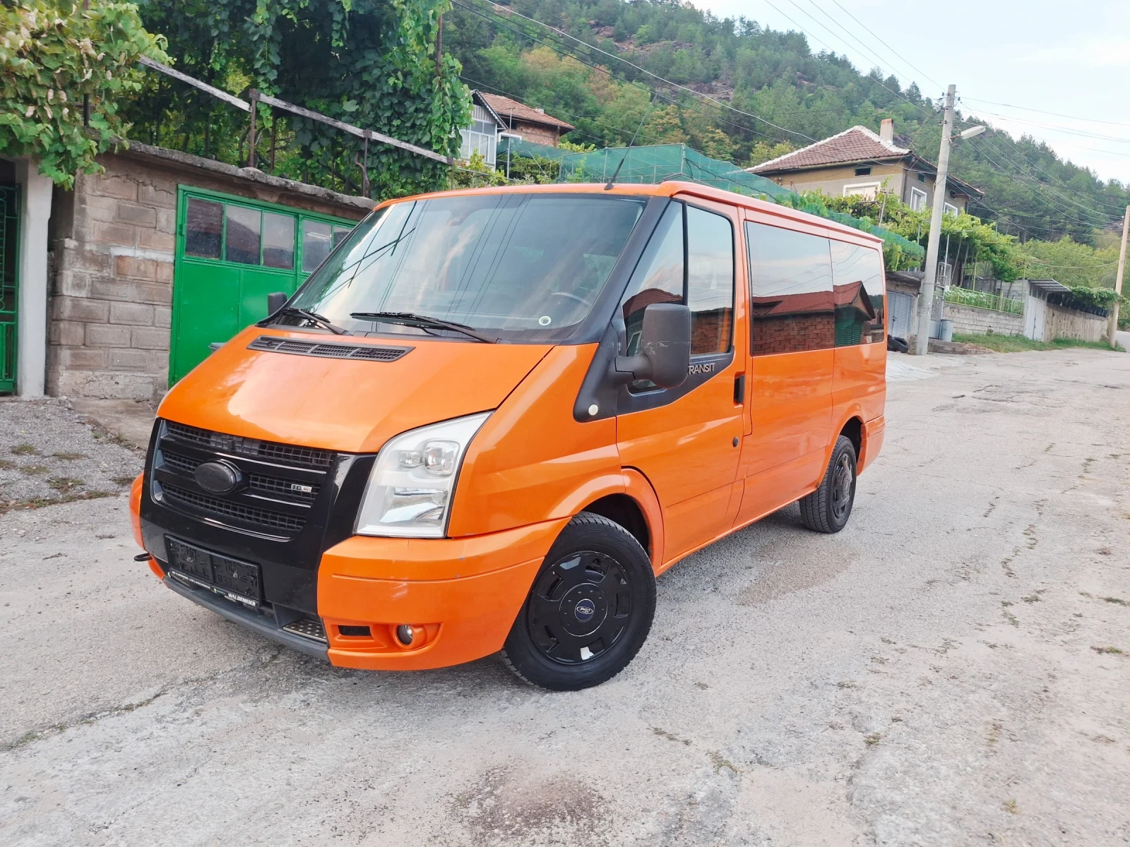Ford Transit 2.2tdci.8+ 1места.климатик, снимка 2 - Бусове и автобуси - 55710837