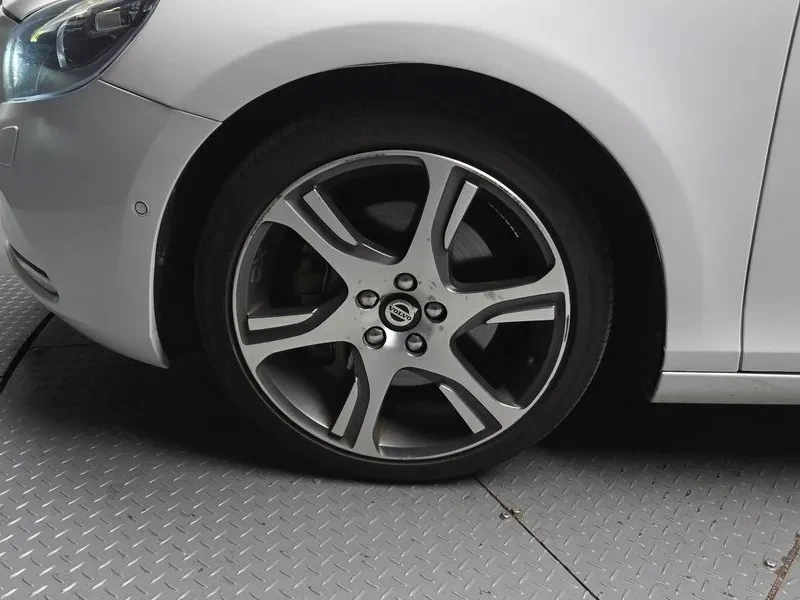 Volvo V40, снимка 5 - Автомобили и джипове - 54326571