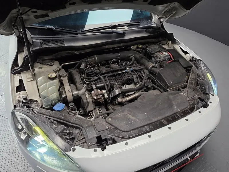 Volvo V40, снимка 6 - Автомобили и джипове - 54326571