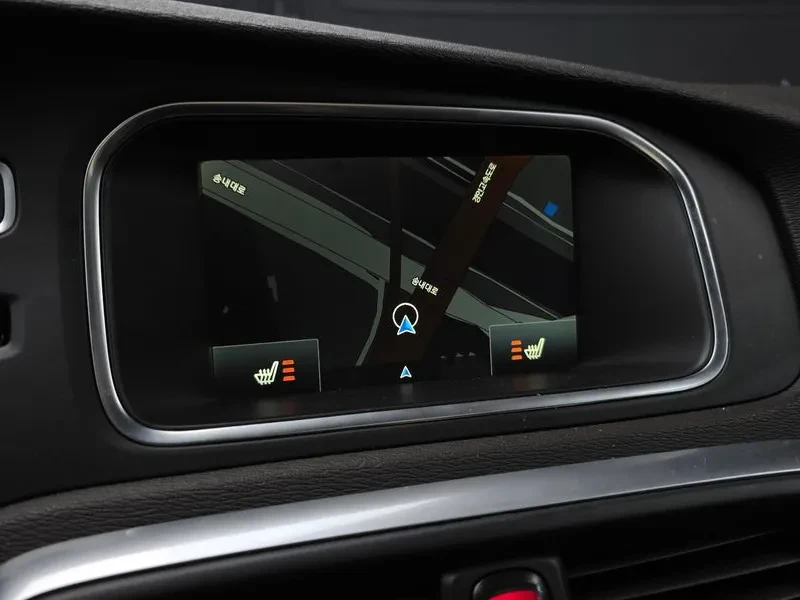 Volvo V40, снимка 17 - Автомобили и джипове - 54326571