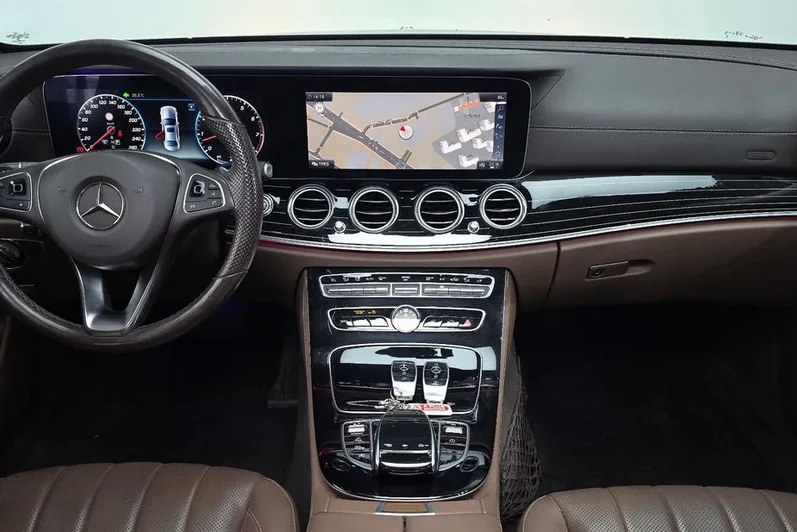Mercedes-Benz E 400 EXCLUSIVE/4М/V6/333HP/ОБДУХВ./PANO/360/248hMC, снимка 7 - Автомобили и джипове - 54781974