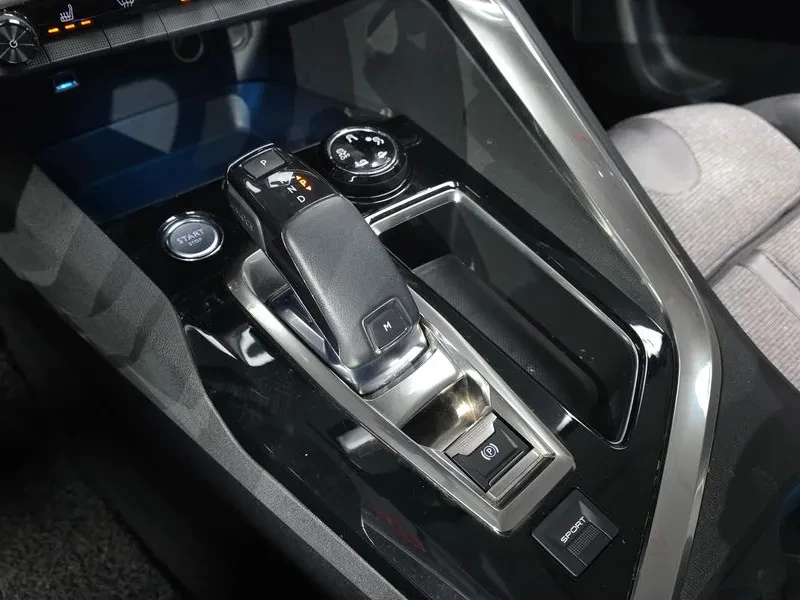 Peugeot 3008 1.6 BLUEHDI ALLURE, снимка 9 - Автомобили и джипове - 54929878