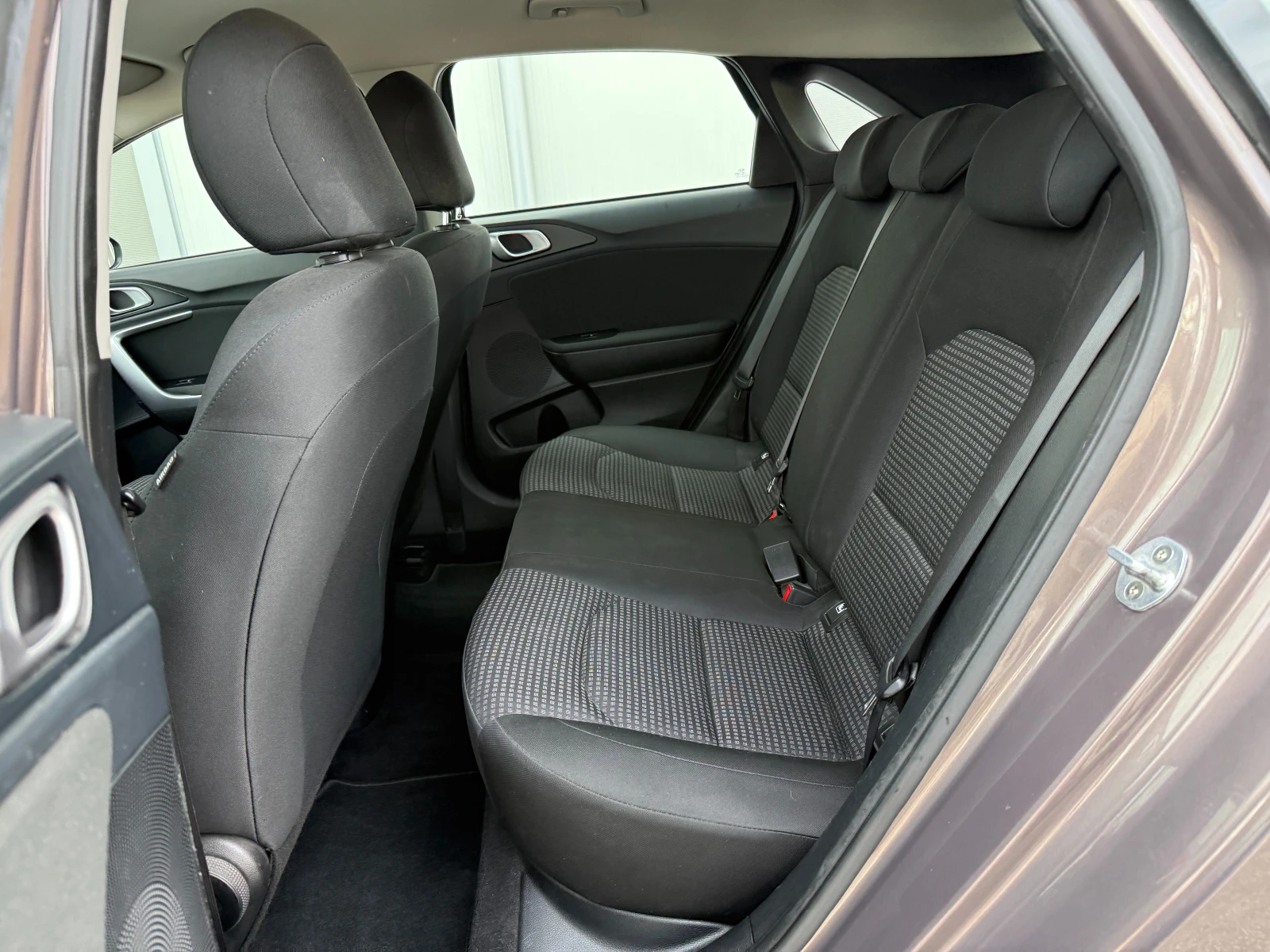 Kia Ceed   | Mobile.bg   13