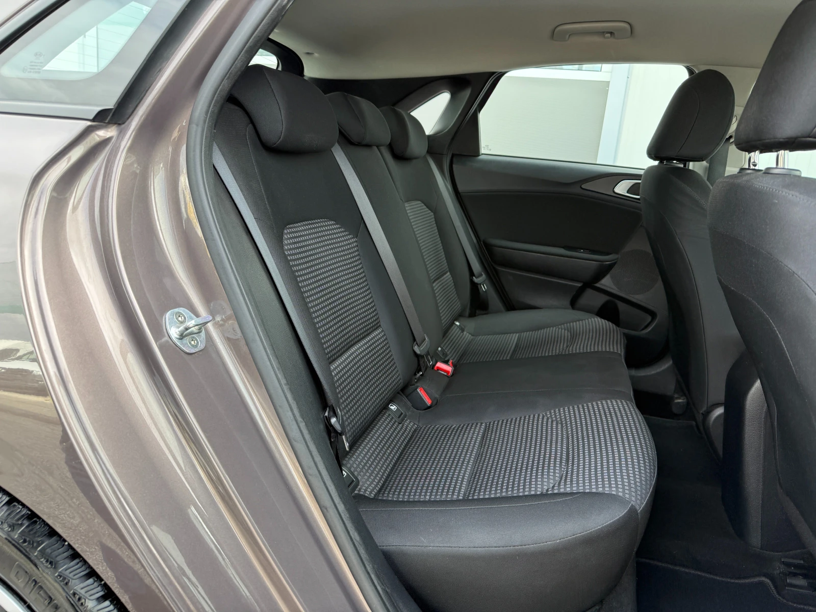 Kia Ceed   | Mobile.bg   14