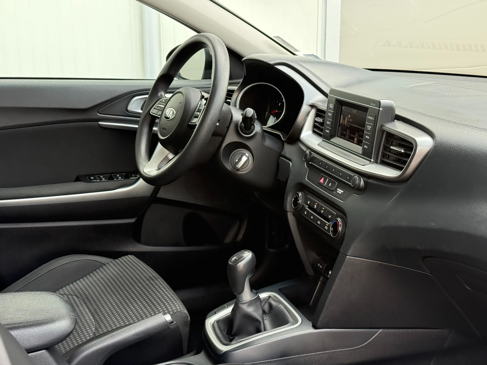 Kia Ceed   | Mobile.bg   16