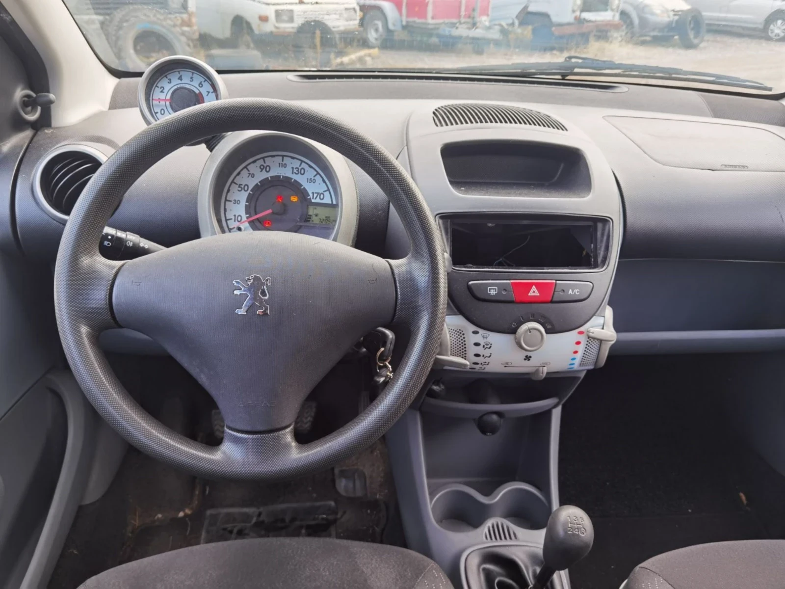 Peugeot 107 72000км 1.0i euro5B климатик - изображение 5