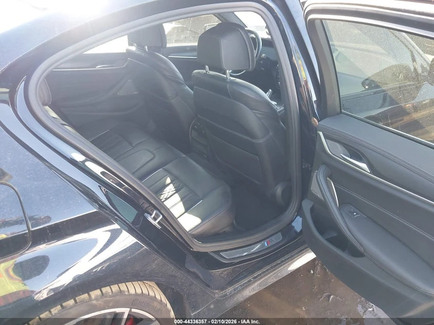 BMW M5 4.4l 50I xDrive, снимка 8 - Автомобили и джипове - 53965128