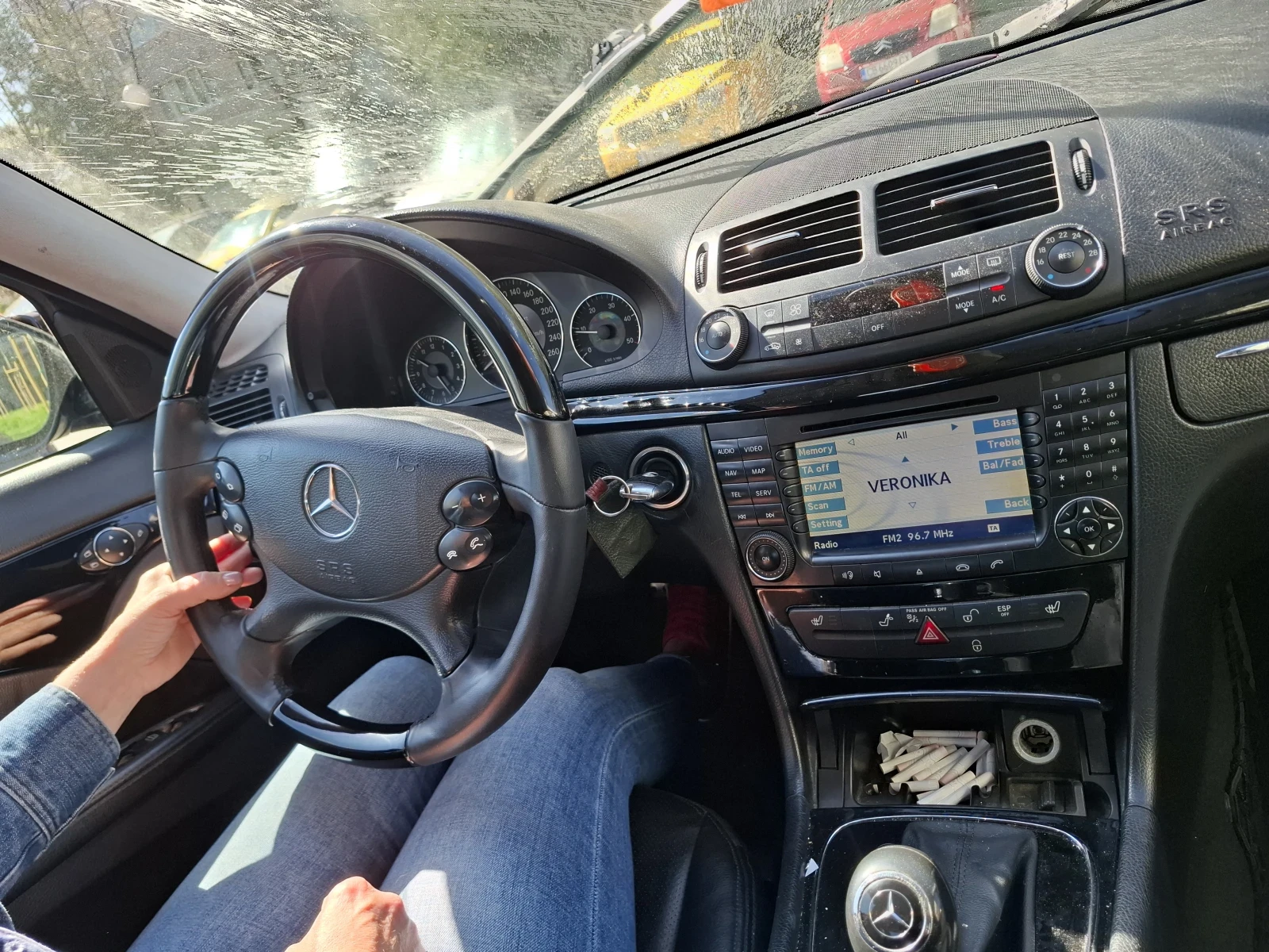 Mercedes-Benz E 220, снимка 10 - Автомобили и джипове - 54309366