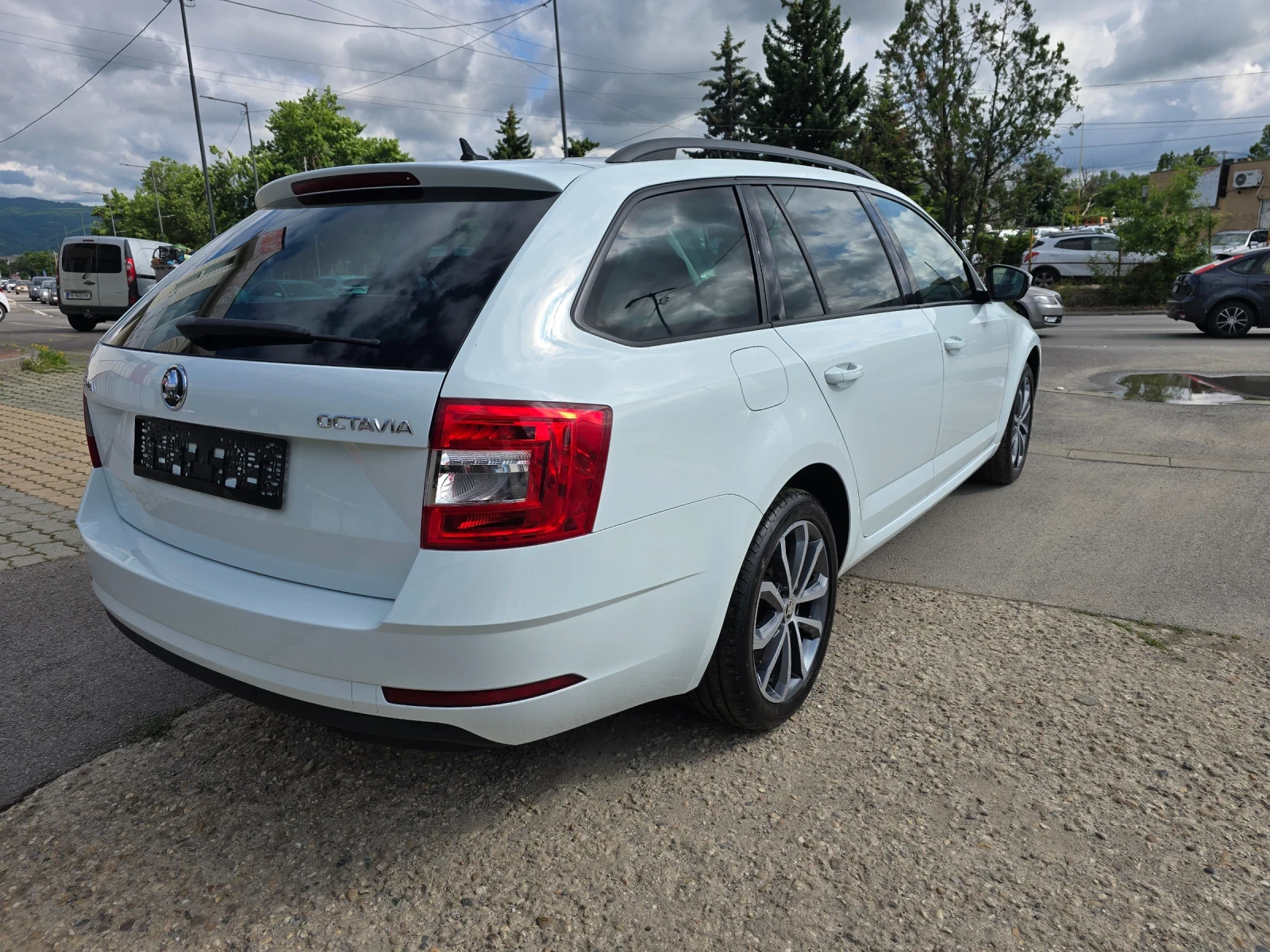 Skoda Octavia 1.6 перфектна, снимка 4 - Автомобили и джипове - 54786492