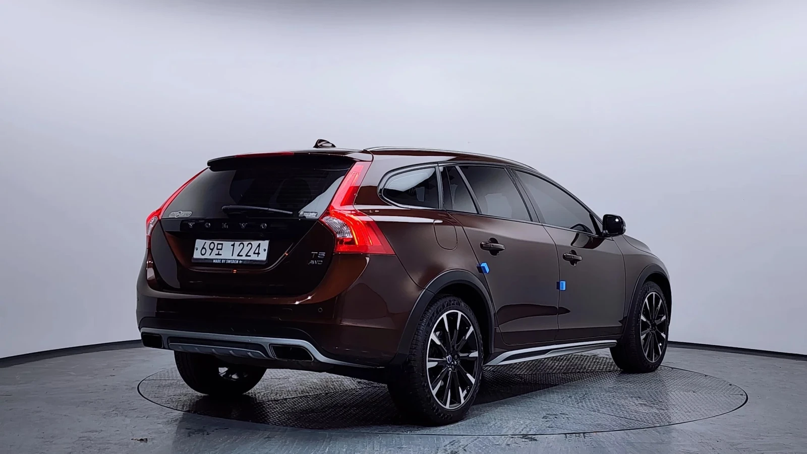 Volvo V60 Cross Country 2.5T 5cylinder AWD, снимка 2 - Автомобили и джипове - 55070092